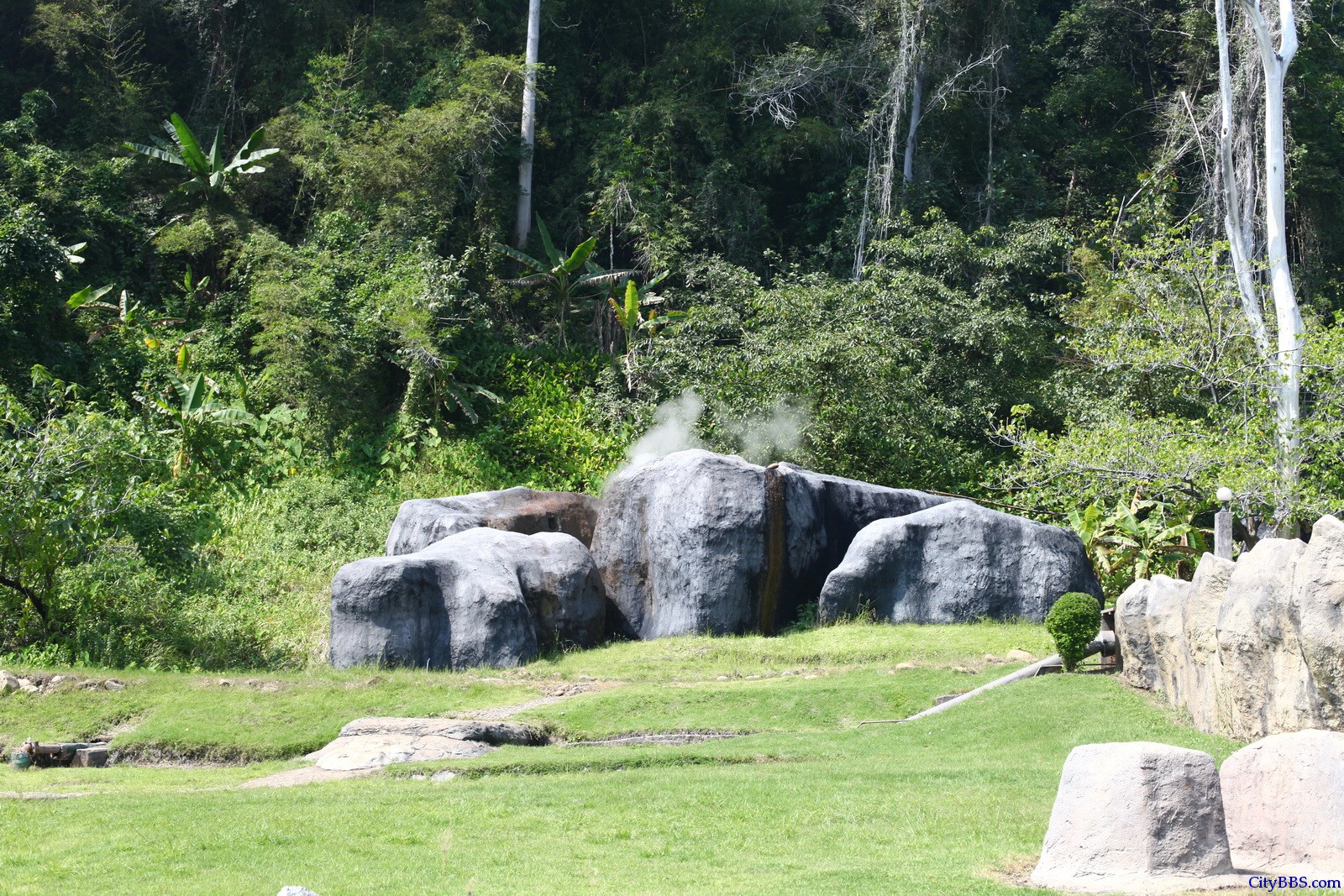 泰国Doi Pha Hom Pok森林公园的温泉