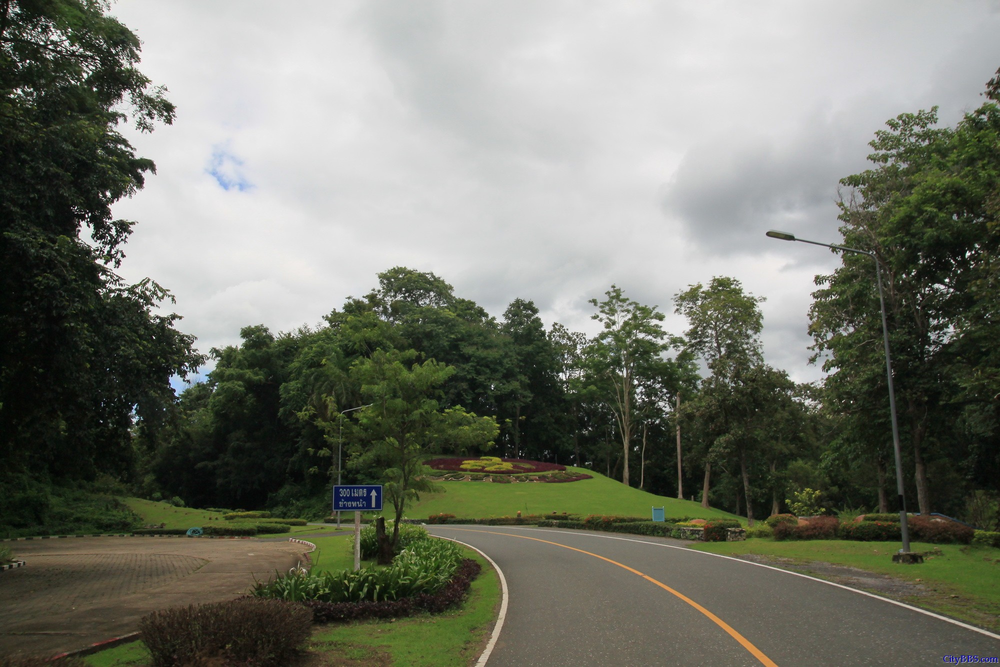 程逸府（又称乌达叻滴府 Uttaradit）的诗丽吉水坝（Sirikit Dam）