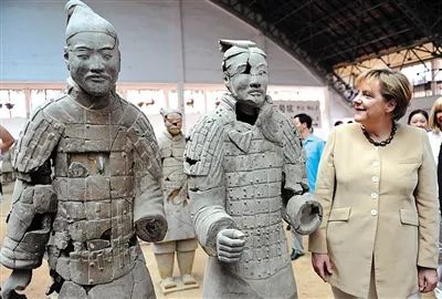 默克尔访华时在西安参观兵马俑